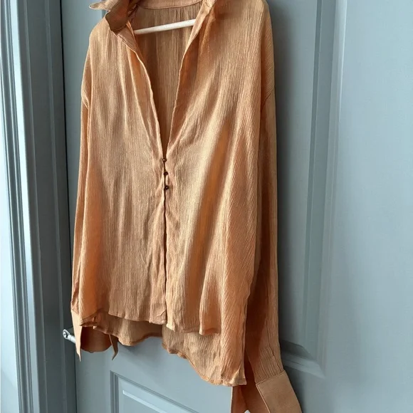 NWOT Savannah Morrow Avisa Button Up in Sandstone - Picture 2 of 5